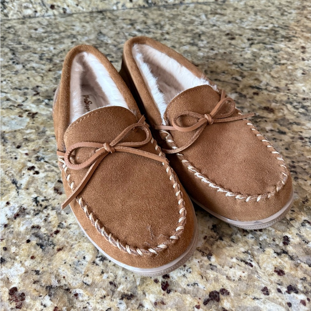 Woman’s Size 8 Tan Moccasins